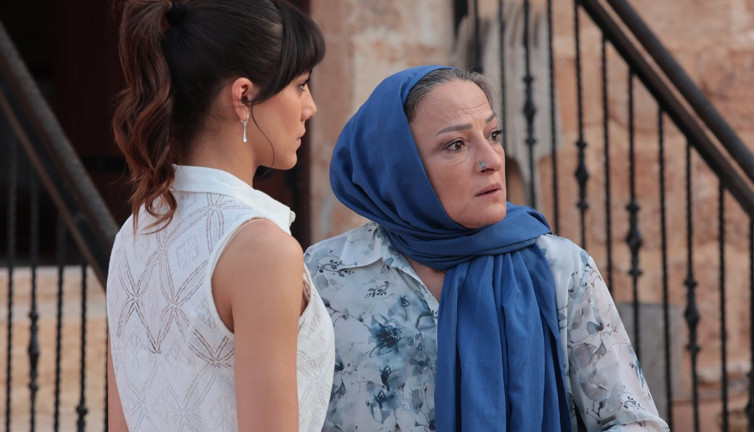 Uzak Şehir’in Fidan’ı İlkay Kayku’nun gerçek hali hayranlarını ters köşe yaptı! 53 yaşındaki fit haliyle büyüledi