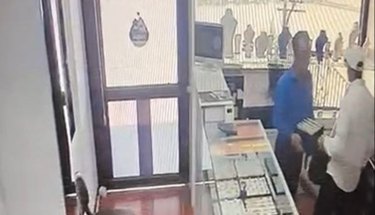 Kuyumcudan 18 adet bilezik çaldı! Ormanda yakalandı! İfadesi şok etti