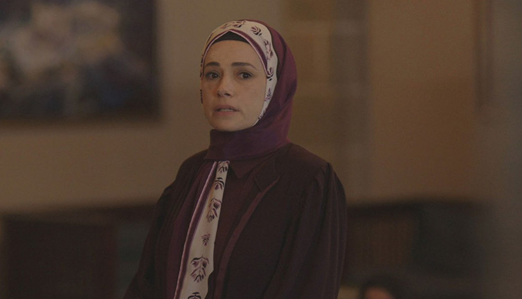 Özgü Namal yeni projesiyle bomba gibi geliyor! Son hali çok beğenildi