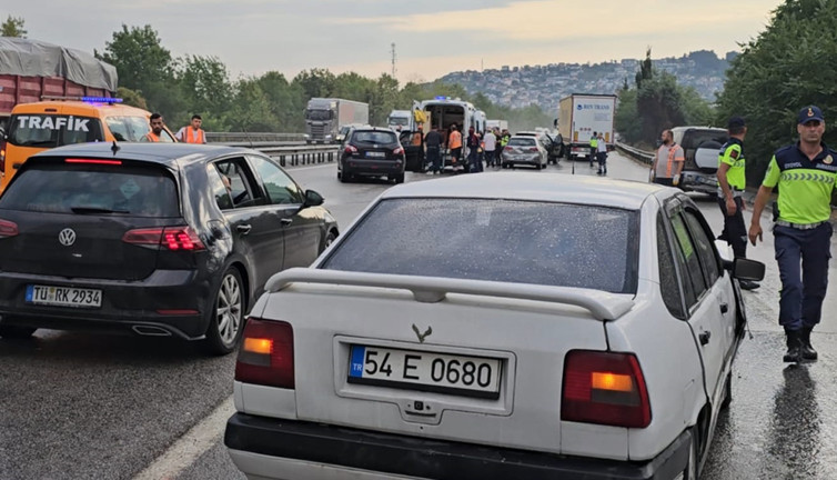 Sapanca’da trafik durdu! Zincirleme kaza: Çok sayıda yaralı var