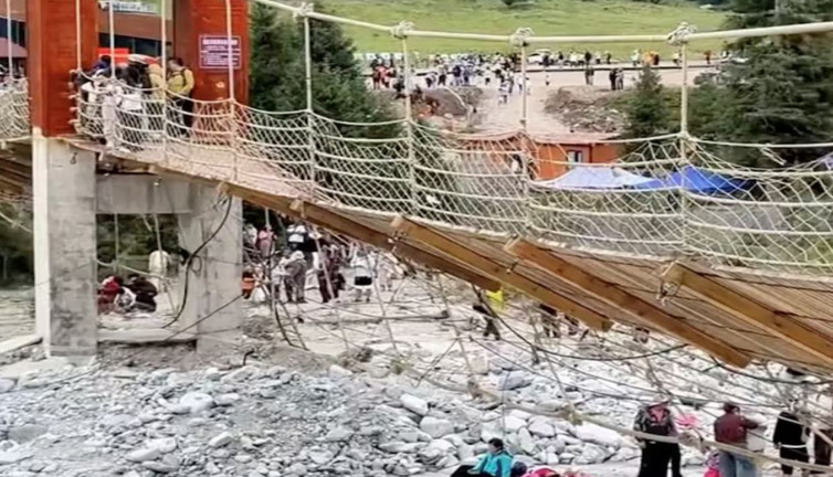 Çin’de asma köprü çöktü! Çok sayıda ölü ve yaralı var: Turistler iplere tutunarak hayatta kaldı