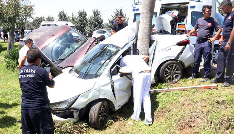 Zincirleme kaza! Polis aracı hurdaya döndü