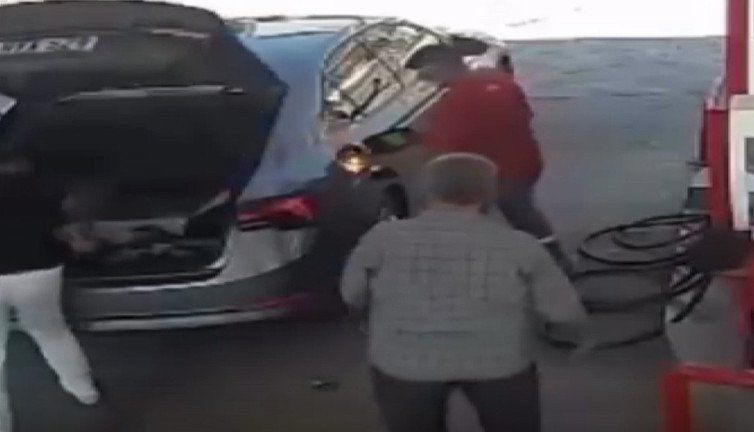 Faciadan dönüldü! Pompacının çakmak oyunu yangın çıkardı