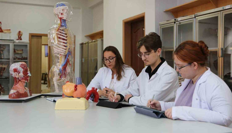 Karabük Üniversitesi yükselmeye devam ediyor!