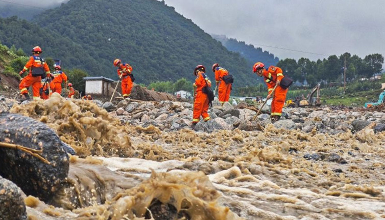 Ülkede sel felaketi: Çok sayıda ölü ve kayıp var!