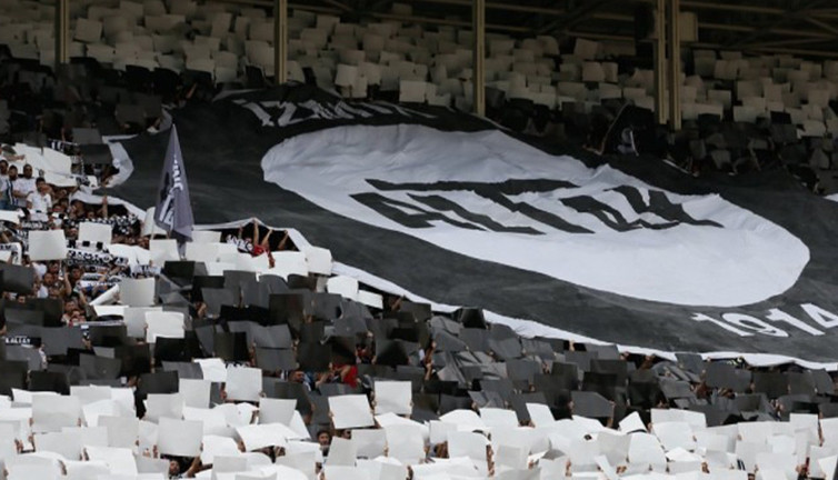 Efsane kulüpte sular durulmuyor! Suçlamalar havada uçuşuyor