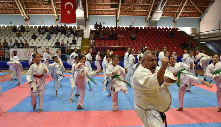 Emniyet amiri tatamide yeteneklerini sergiledi!