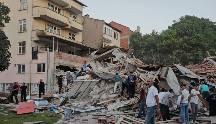 Son dakika... Bakanlar deprem sonrası son durumu açıkladı!