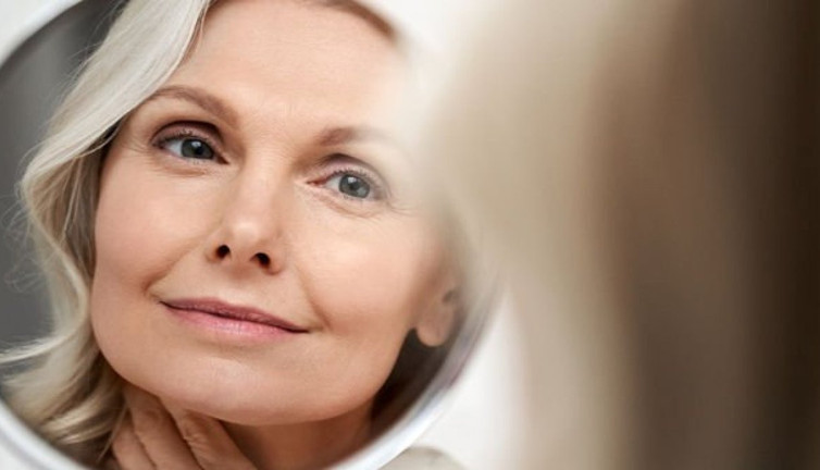 Kırışıklıklarla savaşan muhteşem üçlü! Kremleri çöpe atacaksınız