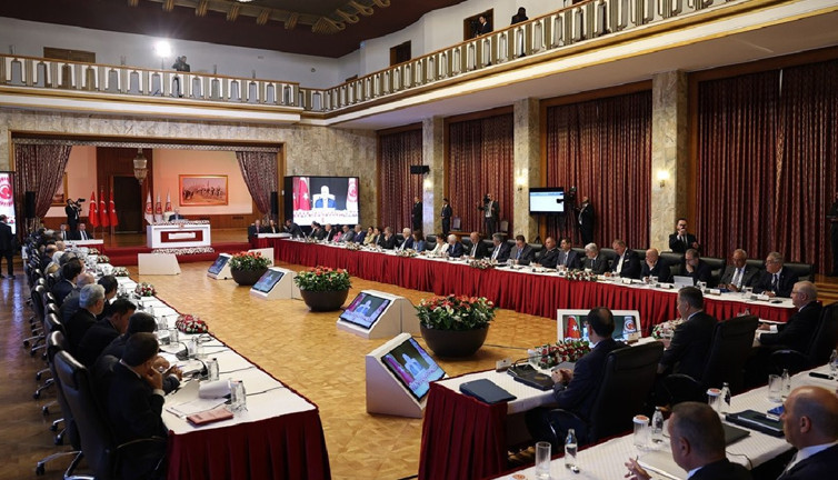 Emekli Amiral ateş püskürdü: Türkiye felakete doğru sürükleniyor!