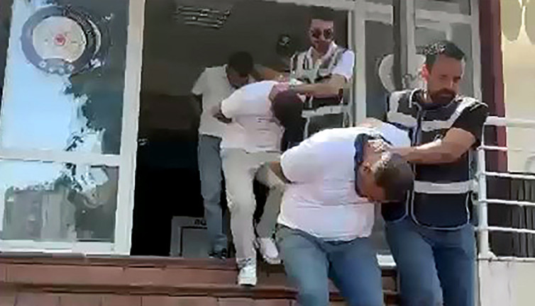 Adana’da polis kılığında büyük soygun! Yöntemleri ‘pes’ dedirtti