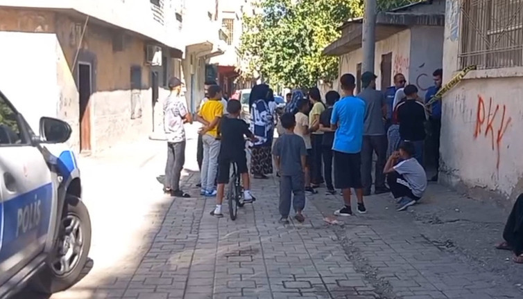 Diyarbakır’da sokak ortasında baba ile kızına silahlı saldırı