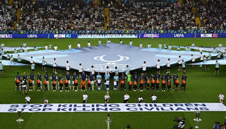 Salah UEFA'yı yola getirdi: Süper Kupa finalinde 'Gazze' pankartı