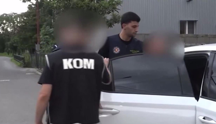 Ali Yerlikaya duyurdu: 14 şahıs yakalandı! Kırmızı bültenle aranıyorlardı