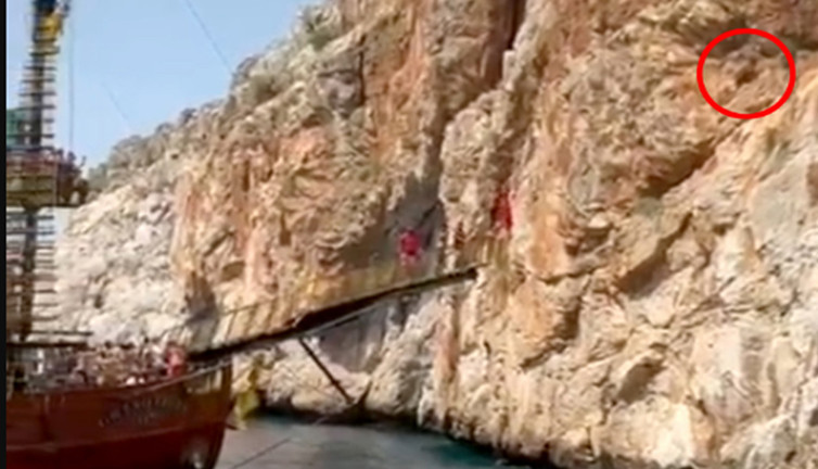 Sarp kayalıklarda keçi kurtarma operasyonu