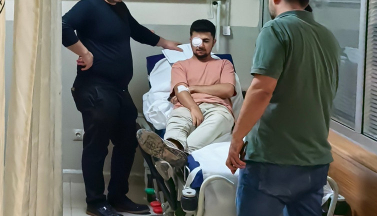 Mobilya fabrikasında feci kaza: Çivi gözüne saplandı!