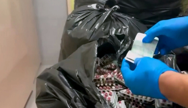 Uyuşturucu operasyonunda altın detayı! Şüpheli her şeyi itiraf etti