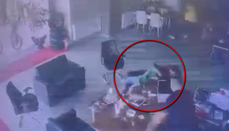 Ege’yi mermilerden koltukla korudu! Niğde’deki oto galeriye silahlı saldırının görüntüleri çıktı