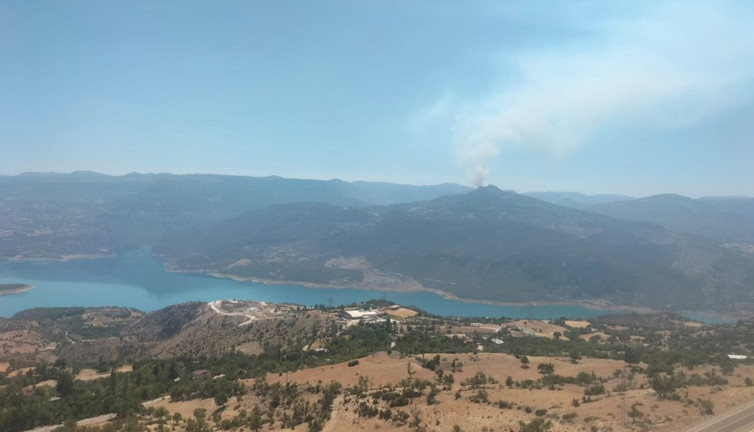 Ermenek’te orman yangını: Ekipler ve köylüler el ele!