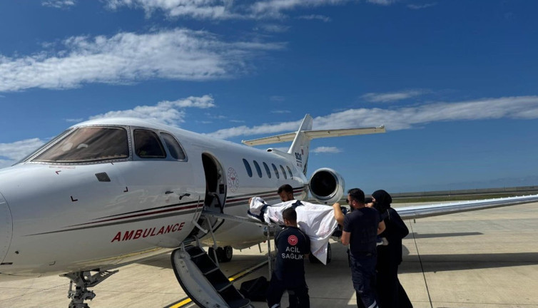 Rize'de ambulans uçak 22 yaşındaki genç için havalandı