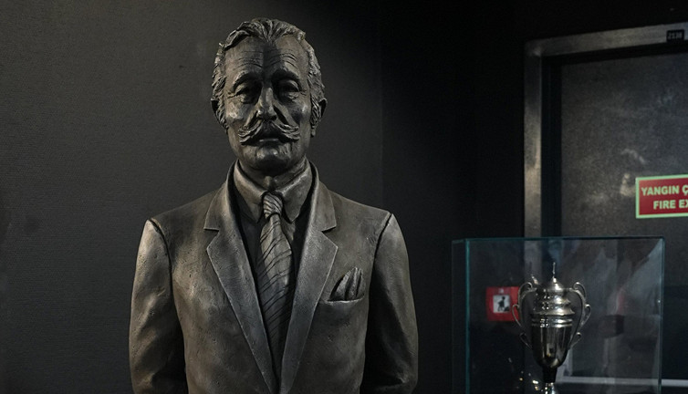 Süleyman Seba'nın heykeli Beşiktaş Müzesi'nde