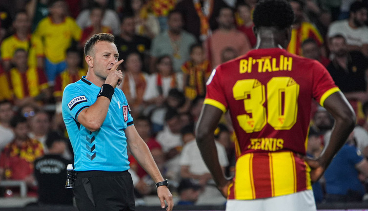 Göztepe-Fenerbahçe maçında çok tartışılacak kararlar