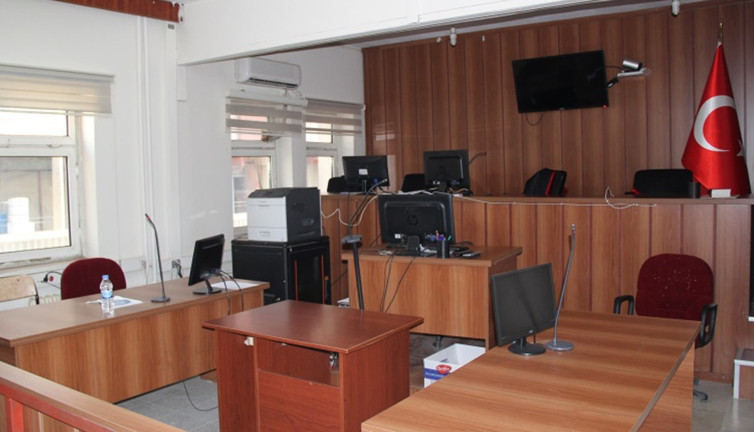 Uyuşturucu davasında şaşırtıcı delil! Sanıklara tek tek giydirildi