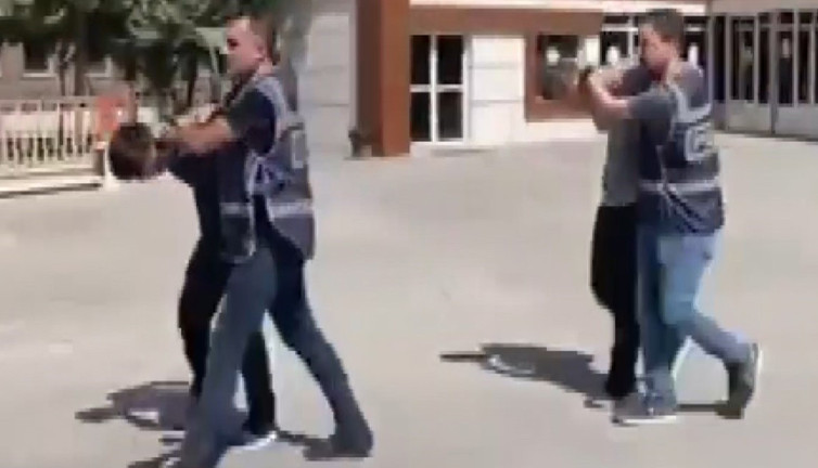 Gaziantep'te pompalı tüfekle ateş ettiler! Önce kameraya sonra polise yakalandılar