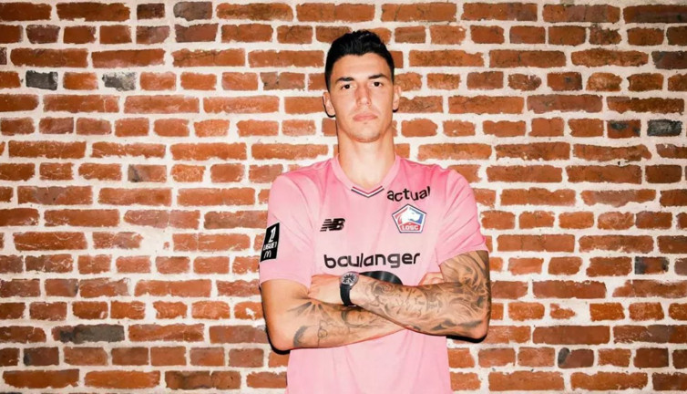 Berke Özer sahada! Olivier Giroud sahnede