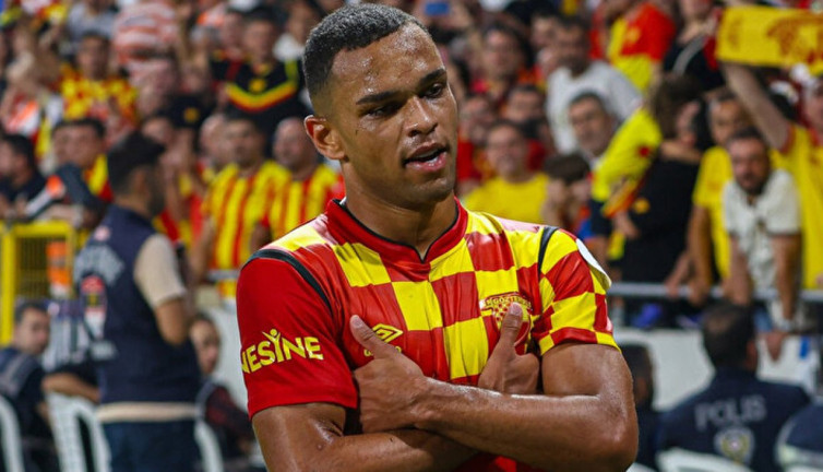 Kırmızı kart gören Juan'dan imalı paylaşım