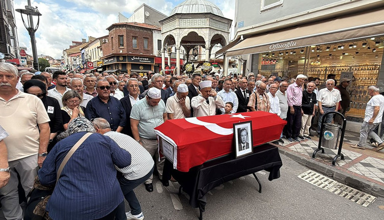 Eski bakana son veda!