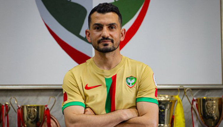 Emrah Başsan Amedspor'a imzayı attı