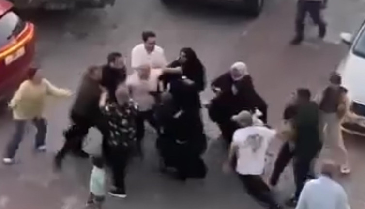 İstanbul’da sokak ortasında meydan kavgası