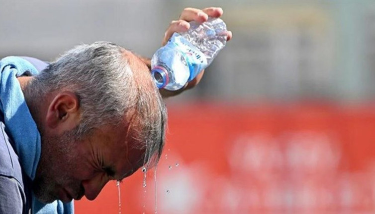 Sıcak dalgası yaşlıları vuruyor! Uzmanlardan hayat kurtaran uyarılar
