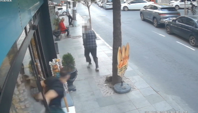 Silivri’de taciz skandalı! Pastane çalışanı yumrukla uzaklaştırdı