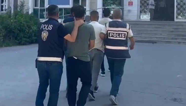 Polis gibi davrandılar, gerçek polisler tarafından yakalandılar! 1 milyon liralık vurgun