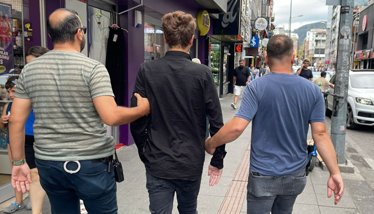 Cezaevi firarisi, caddede gezerken yakalandı!