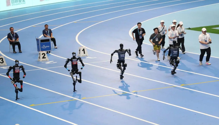 Robot devrimi! İnsan gibi düşünen makineler yarış pisti