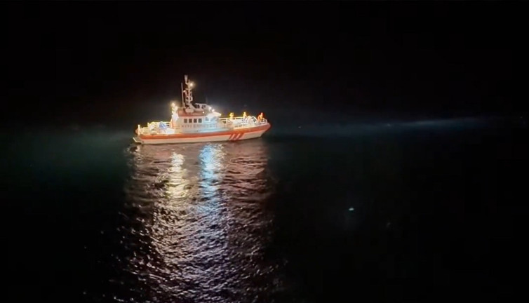 Marmara denizinde korku dolu anlar! Kaptan rotasını değiştirdi