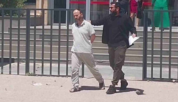 Annesini boğazını keserek katletmişti! Cezaevinde öldü