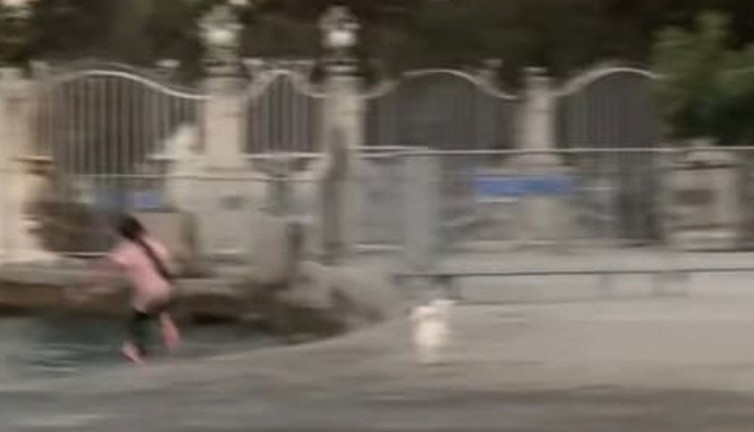 Ünlü ismin kızı skandal görüntüleri gülerek paylaştı. Bir çocuğu öldürebilirdi...