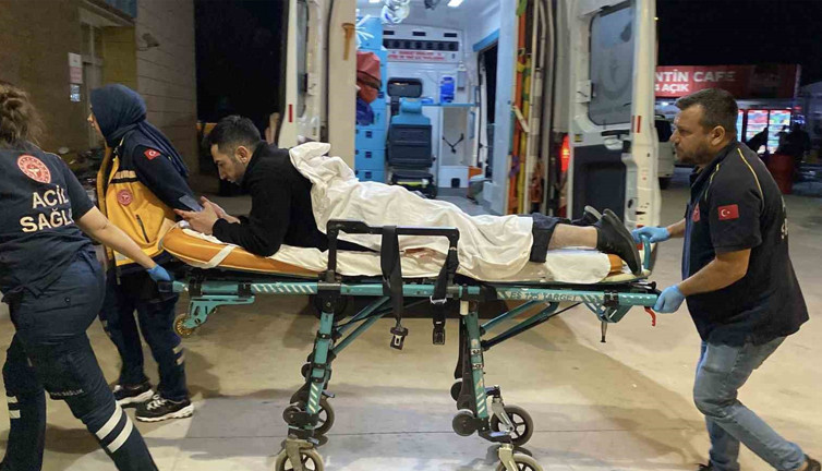 Fabrika önünde dehşet! Güvenlik görevlisi bıçaklandı