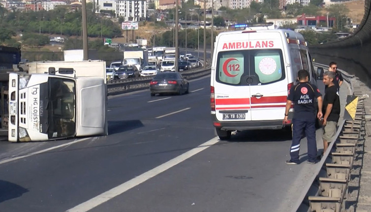 Dün kamyon, bugün kamyonet! TEM’de peş peşe kazalar