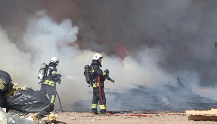 Palandöken’de sosyal tesiste korku dolu anlar! Alevler kafeteryayı yuttu