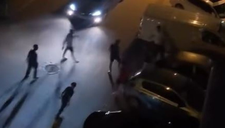 Mahalleli birbirine girdi