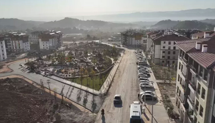 Deprem konutları için 36 milyar liralık yol yatırımı!