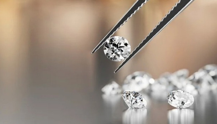 İstanbul’da en büyük takı operasyonu! Polislere vergi müfettişleri de destek verdi