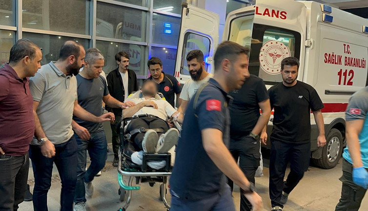 Kahta’da feci kaza! Polis aracıyla otomobil çarpıştı: Narkotik ekibi hastaneye kaldırıldı