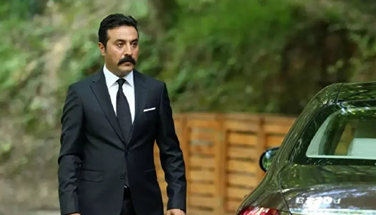 Ünlü oyuncu soluğu mahkemede aldı: Sözleşme krizi davalık oldu