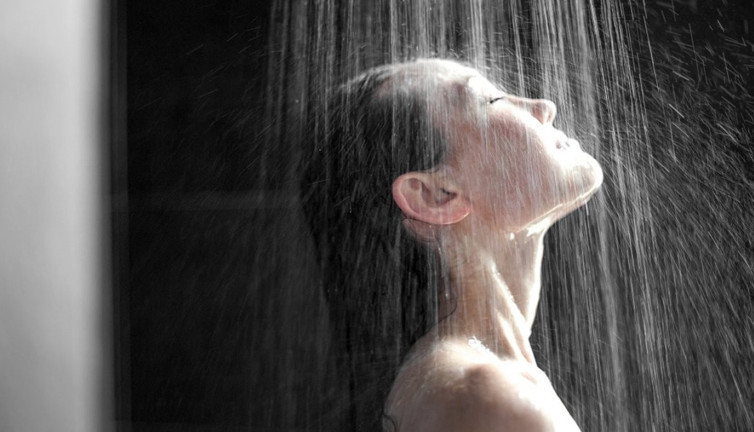 Uzman isim uyardı! Soğuk duş kalp hastaları için riskli olabilir